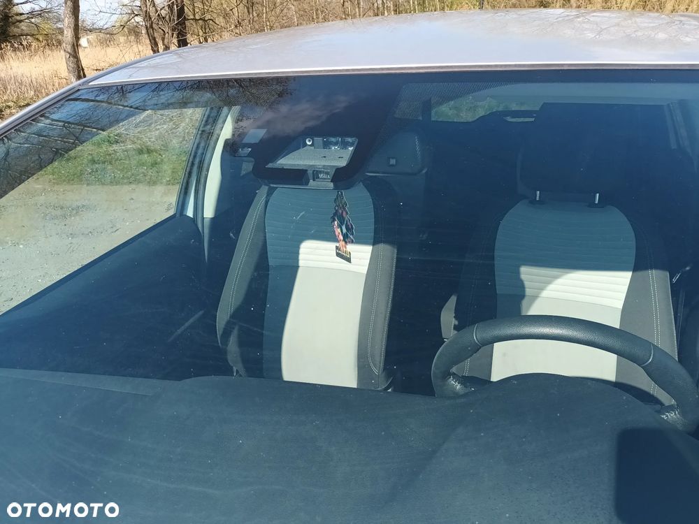 Toyota Yaris Hybrid 100 Active - 14