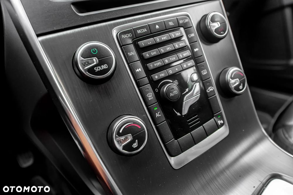 Volvo V60 D5 Geartronic Momentum - 33