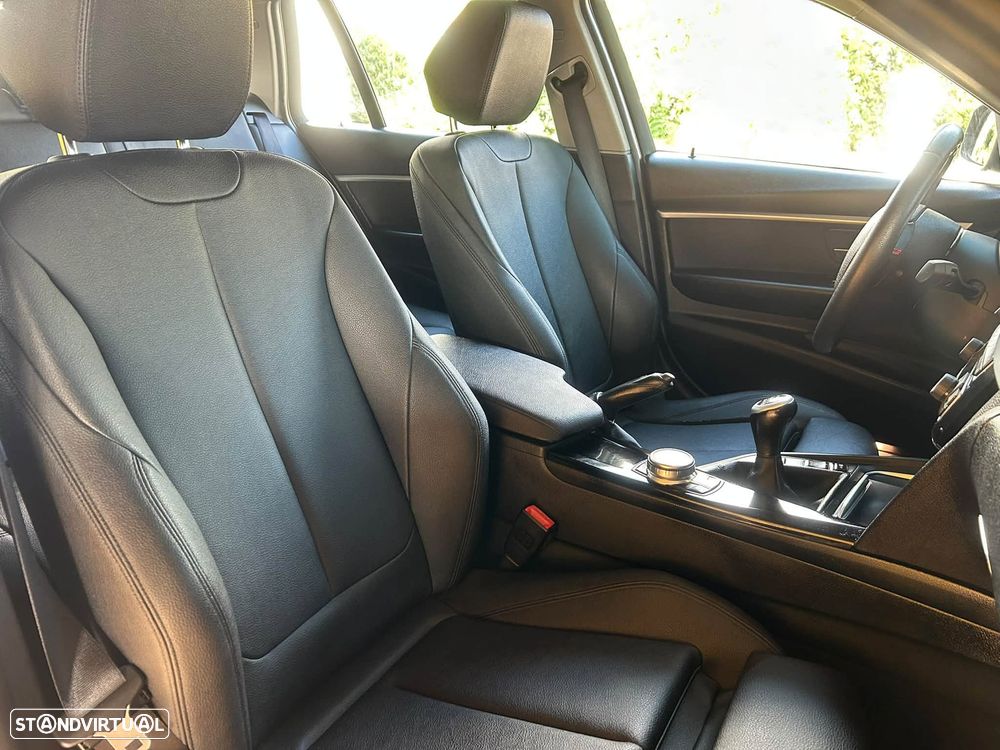 BMW 318 d Sport Line - 35