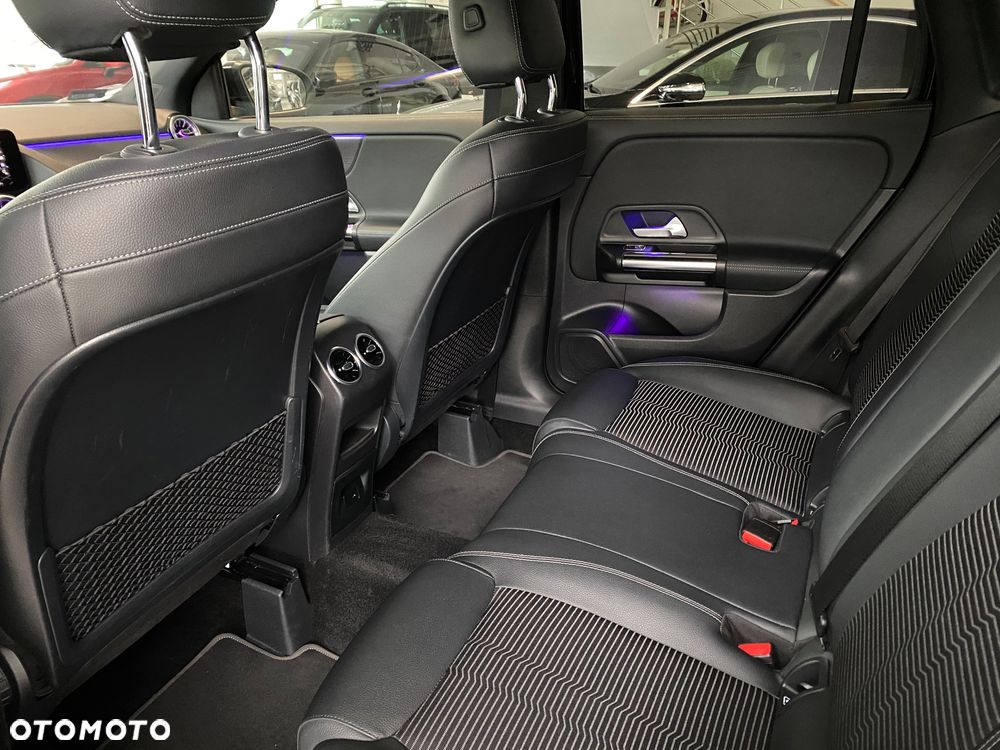 Mercedes-Benz GLA 180 Progressive - 25