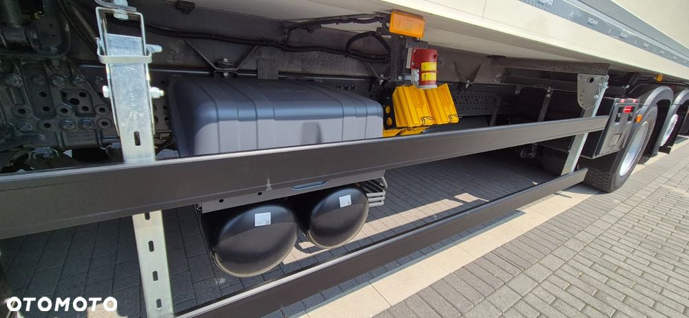 Mercedes-Benz Mercedes-Benz Actros 2540 - 26