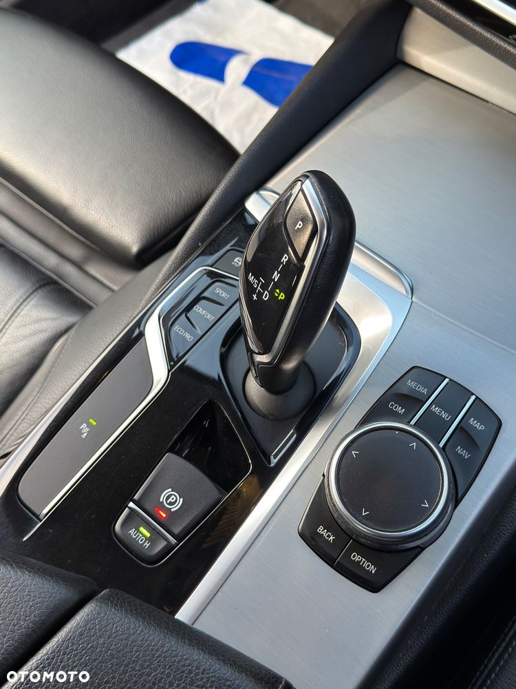 BMW Seria 5 520d xDrive Luxury Line sport - 38