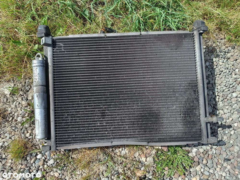 Chłodnica wody klimatyzacji wentylator 8200221498 Renault Clio III 1.6 benzyna - 2