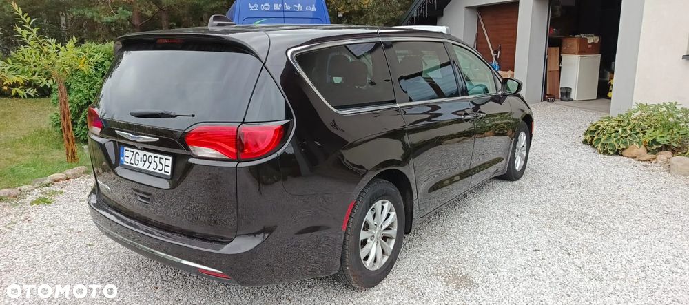 Chrysler Pacifica - 9