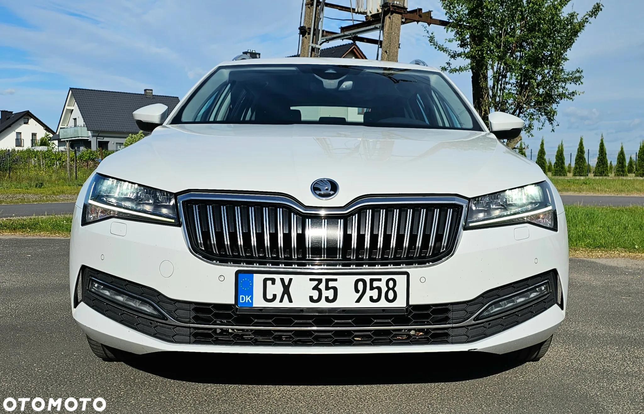 Skoda Superb Combi 2.0 TDI DSG Premium Edition - 4