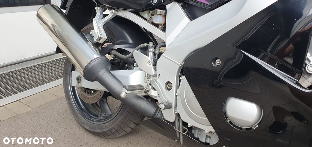 Yamaha FZR - 31