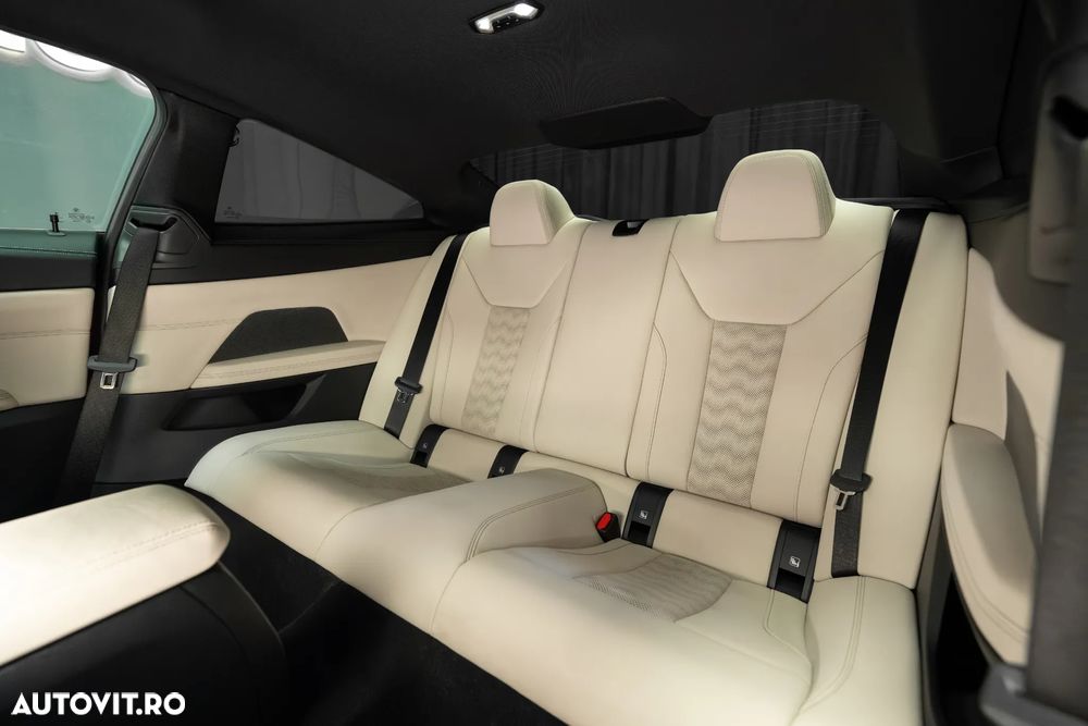 BMW M4 Competition M xDrive AT - 33