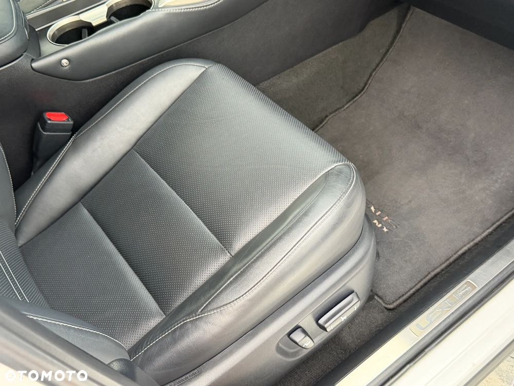 Lexus NX 300h Business Edition AWD - 29