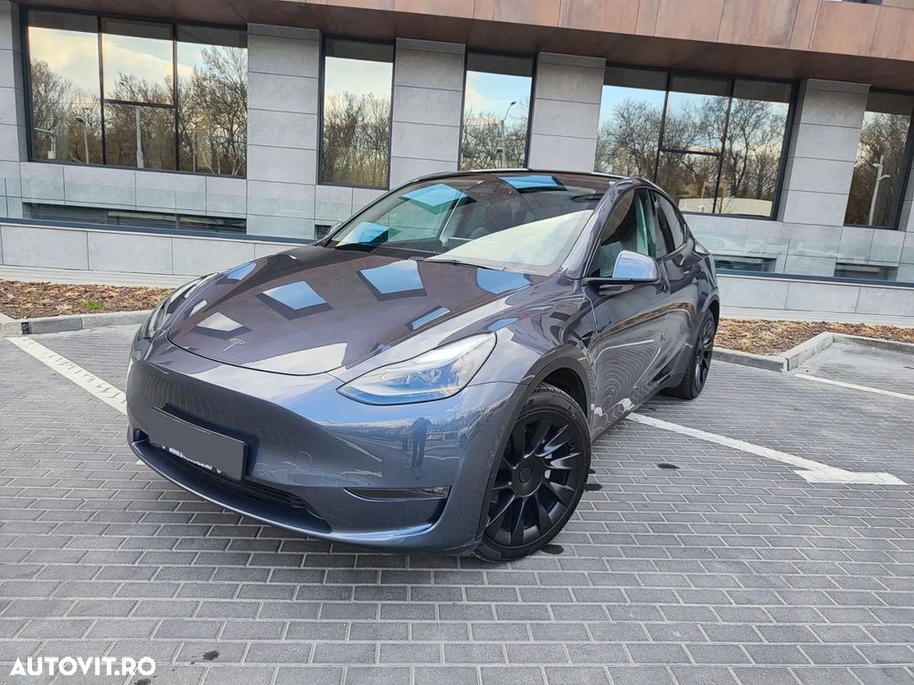Tesla Model Y - 1
