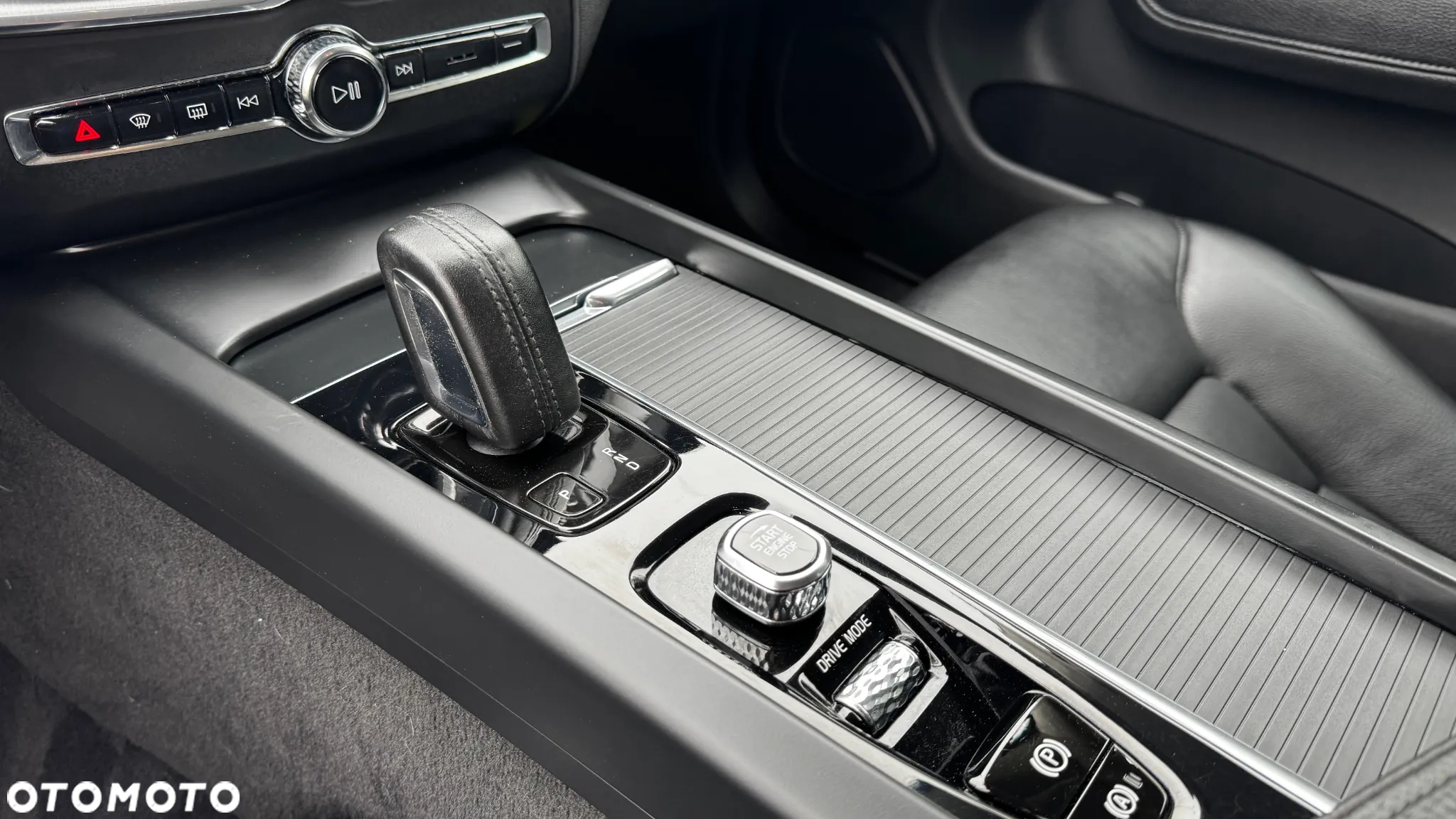 Volvo XC 60 B4 D Geartronic Momentum Pro - 25