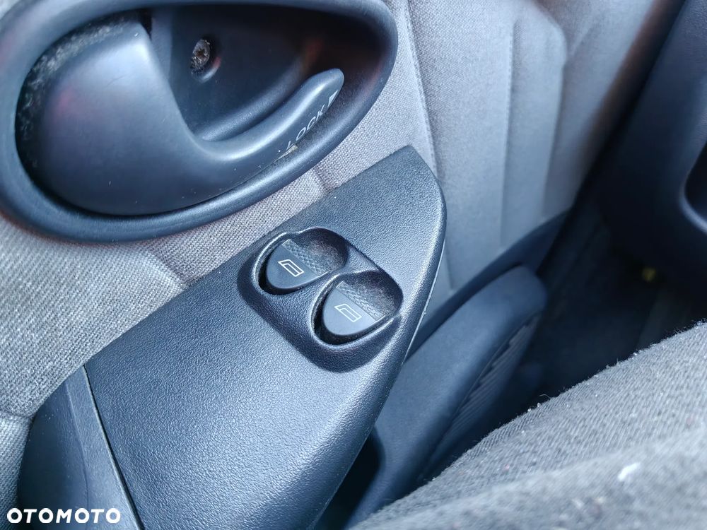 Fiat Albea 1.4 Dynamic - 21