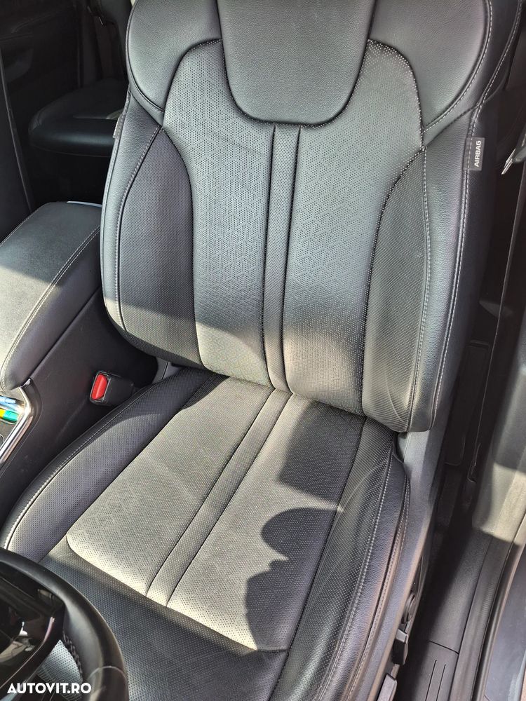 Kia Sorento 2.2 DSL 8AT 4x4 Cosmo - 12