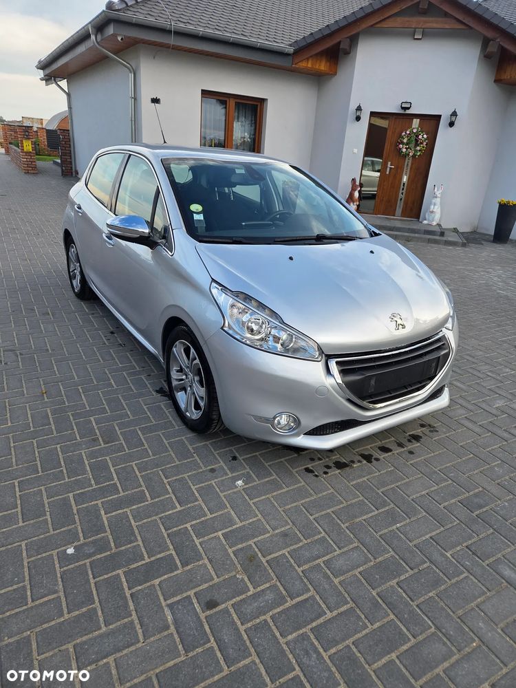 Peugeot 208 - 1