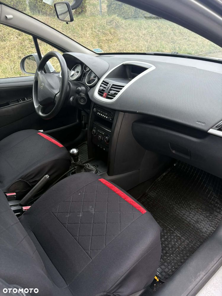 Peugeot 207 1.4 - 9