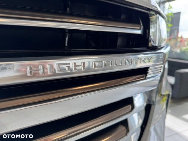 Chevrolet Suburban - 14