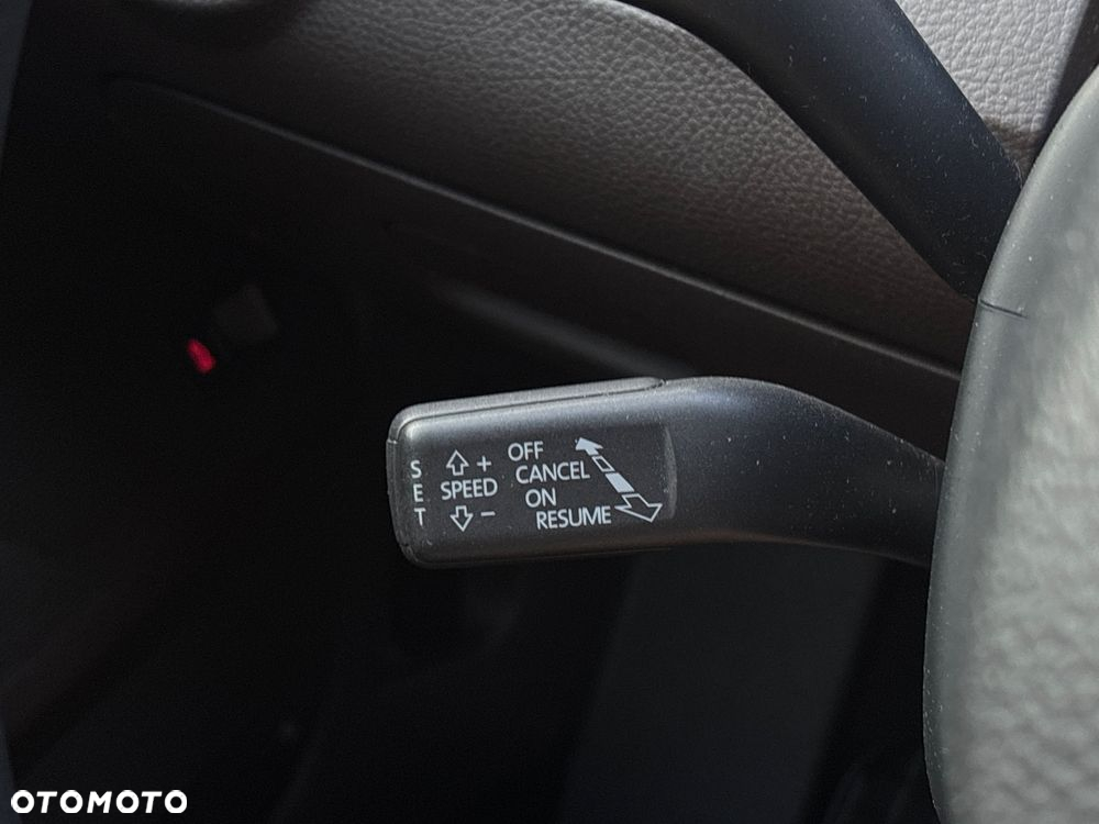 Volkswagen Passat 2.0 TDI Highline - 37