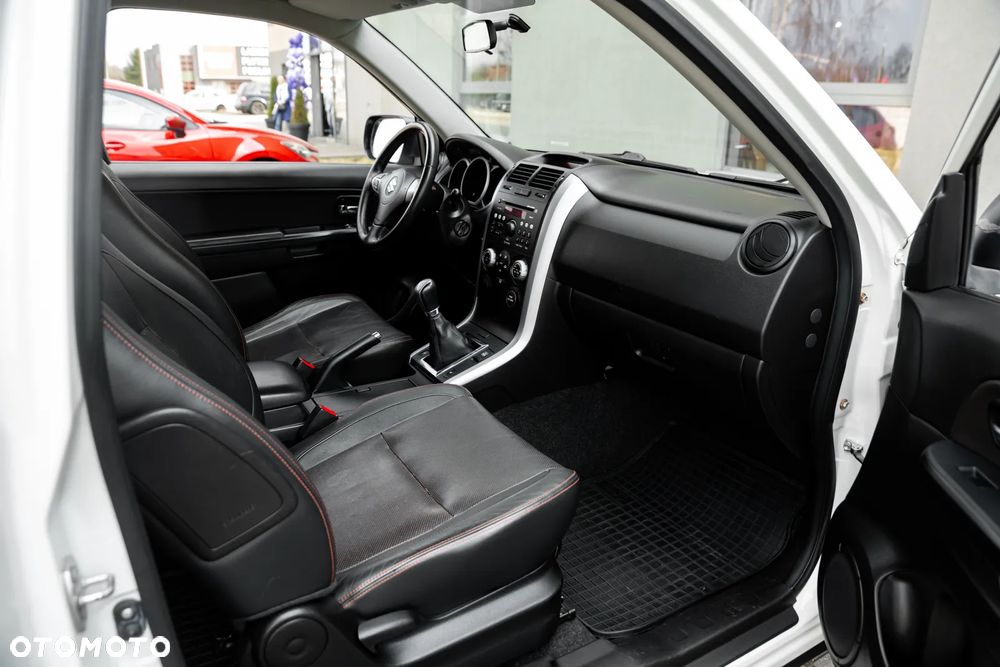 Suzuki Grand Vitara 1.6 Black&White - 14