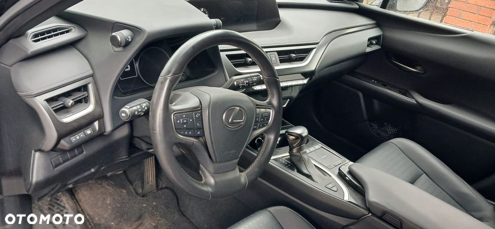 Lexus UX 250h - 3