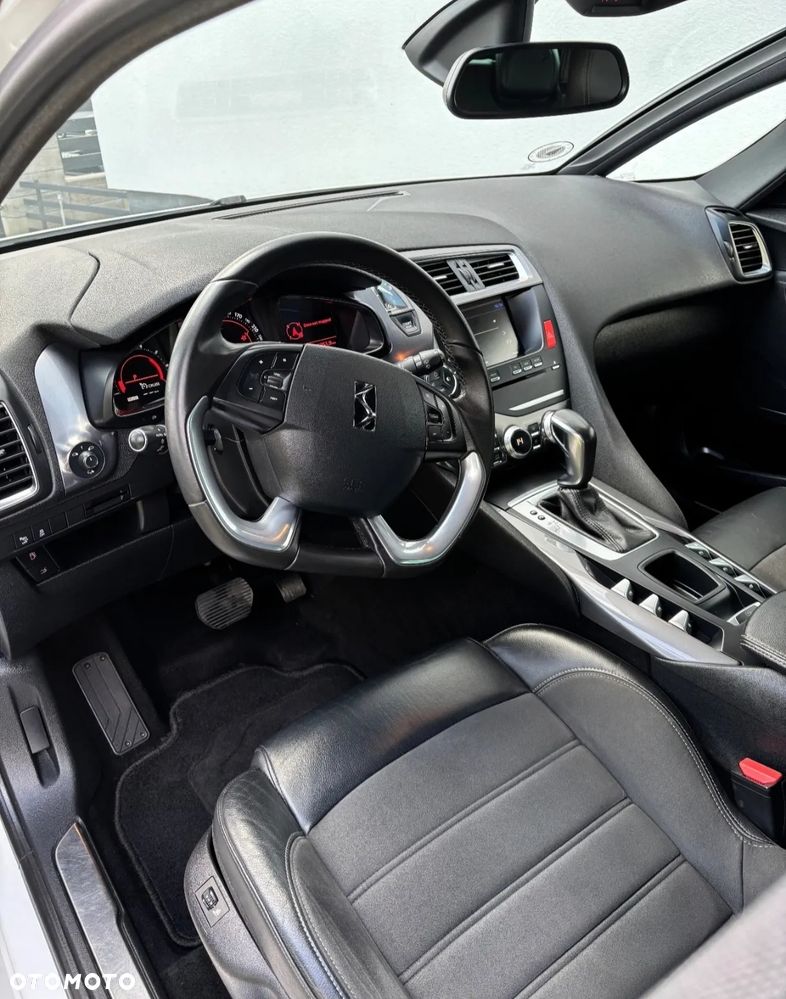 DS Automobiles DS 5 - 10