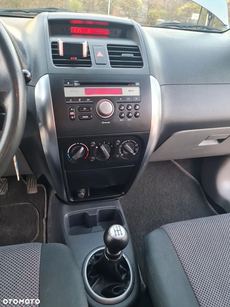 Suzuki SX4 1.6 GS / Premium - 9