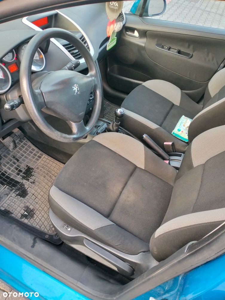 Peugeot 207 - 8