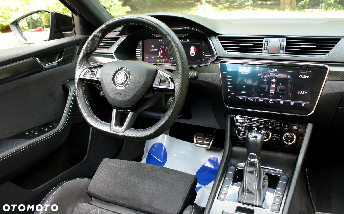 Skoda Superb Combi 2.0 TDI DSG Sportline - 11