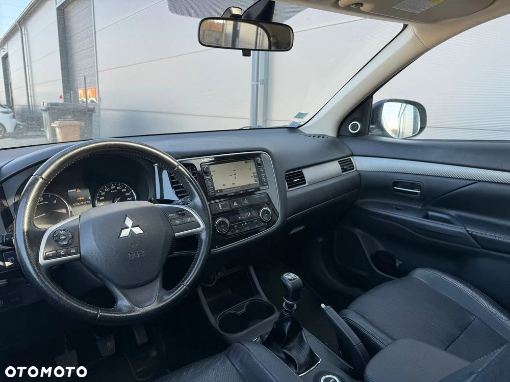 Mitsubishi Outlander - 10