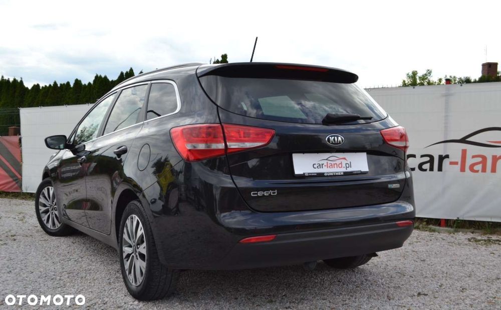 Kia Ceed 1.6 CRDi 136 ISG UEFA EURO 2016 - 11