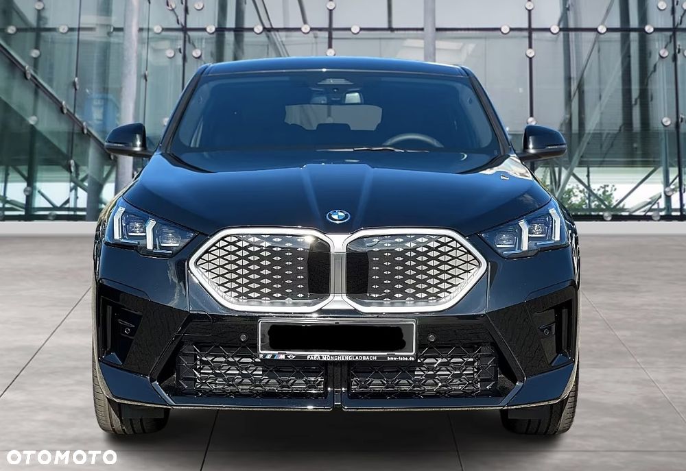BMW iX2 eDrive20 66.5kWh M Sport - 5