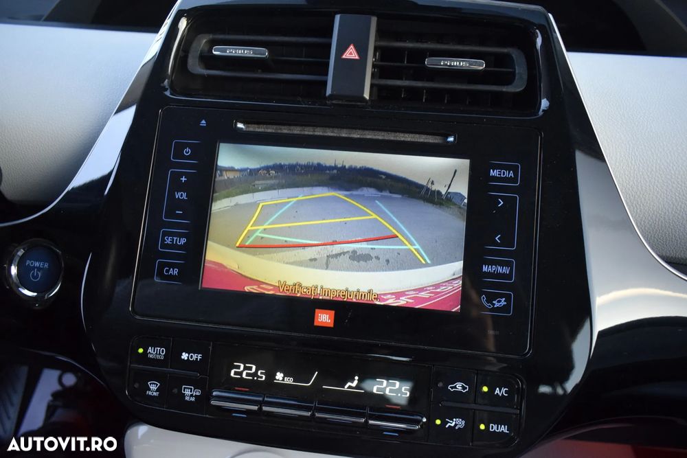 Toyota Prius (Hybrid) Sol Plus - 32