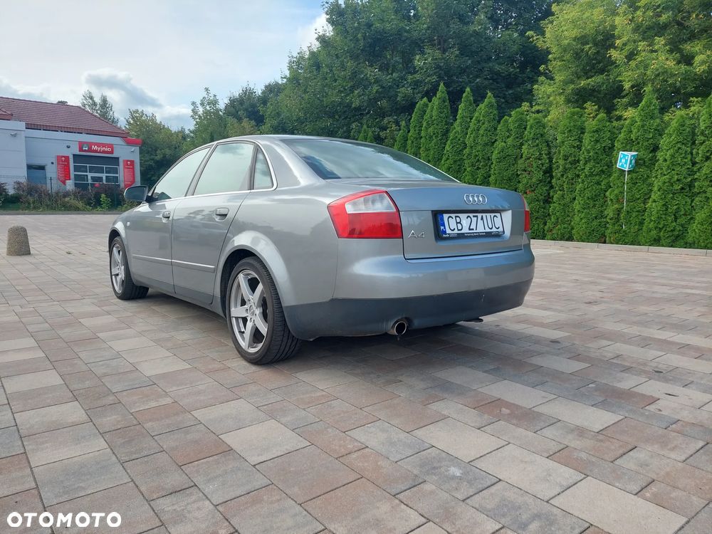 Audi A4 Limousine - 4