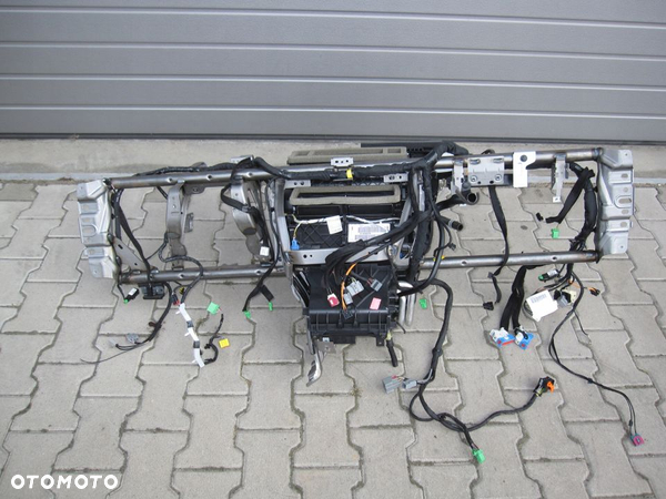 Volvo V40 II 15r stelaż belka konsoli deski kokpit