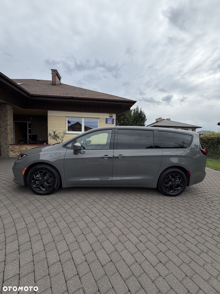 Chrysler Pacifica - 11