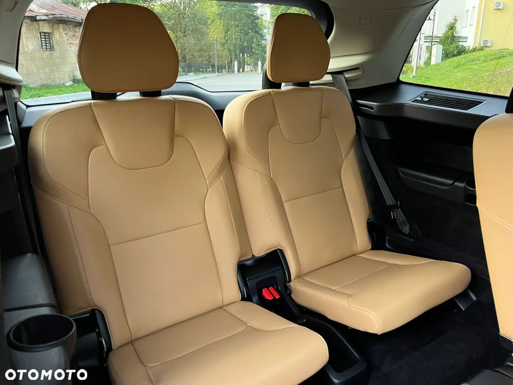 Volvo XC 90 - 9