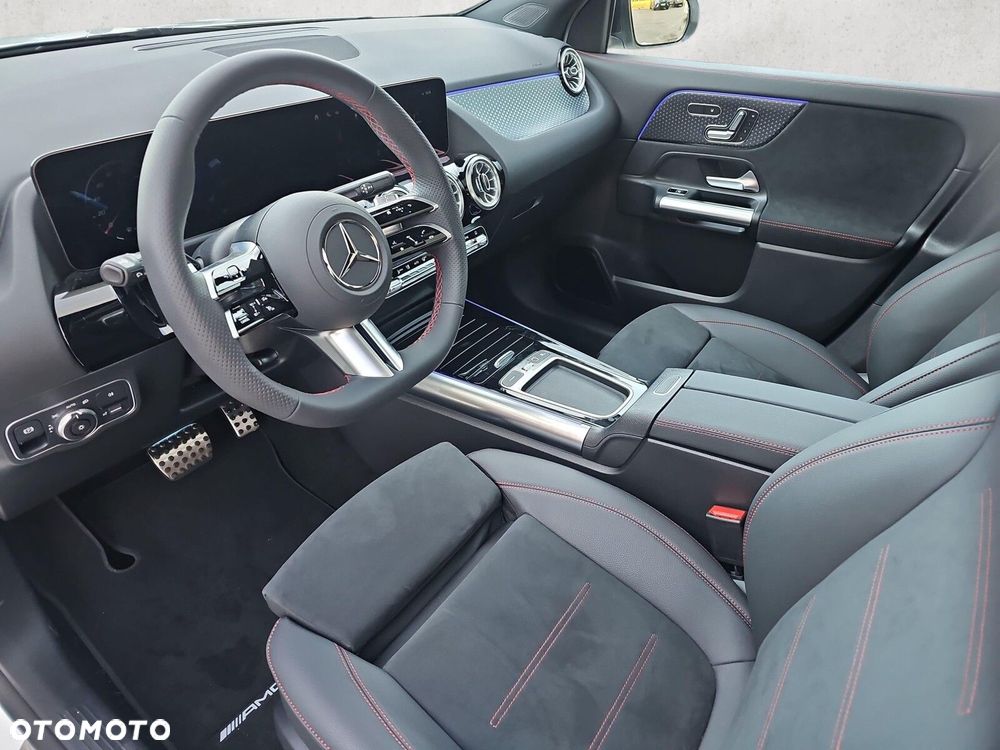 Mercedes-Benz GLA - 11