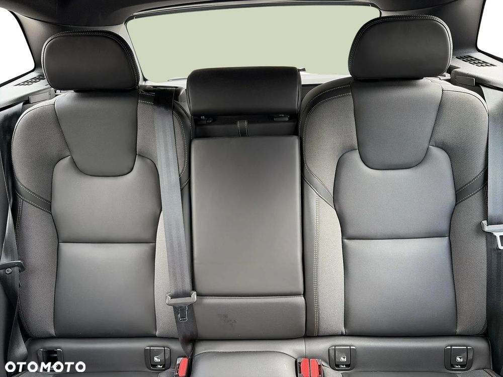 Volvo XC 60 B4 D AWD Plus Dark - 14