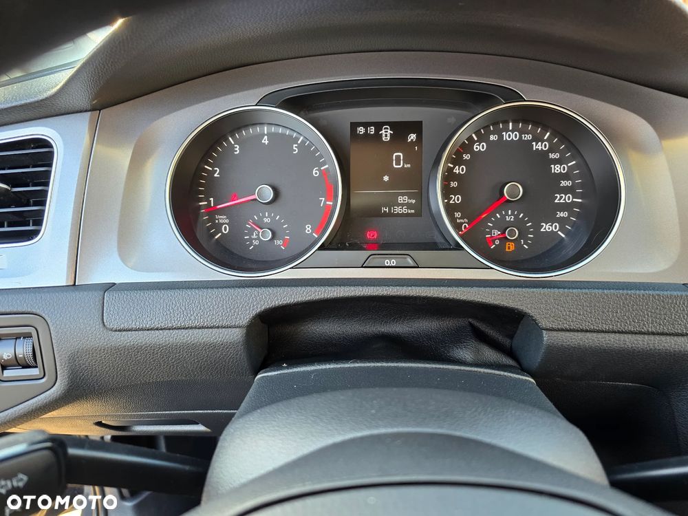 Volkswagen Golf - 22