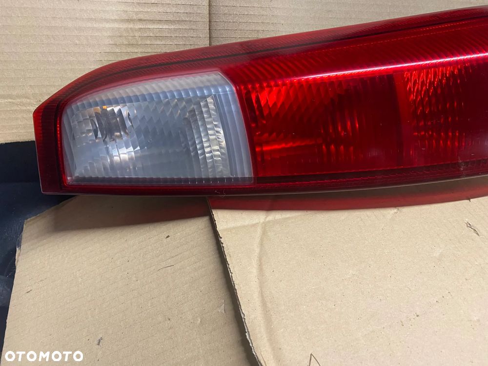 LAMPA TYLNA PRAWA OPEL MERIVA A 93294346 - 2