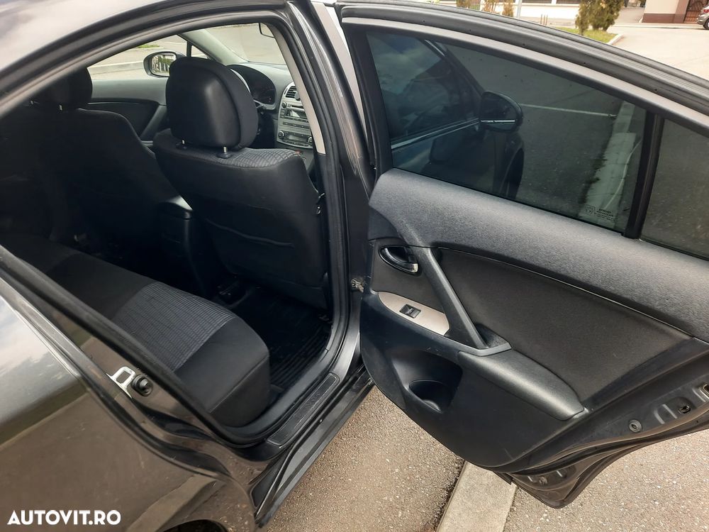Toyota Avensis 1.8 Elegance - 9