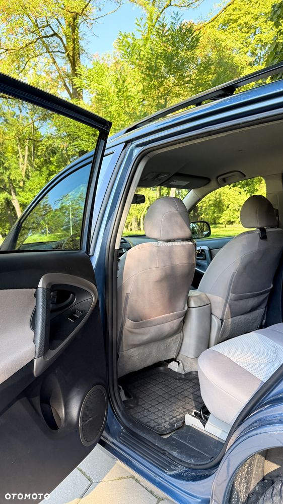 Toyota RAV4 - 22