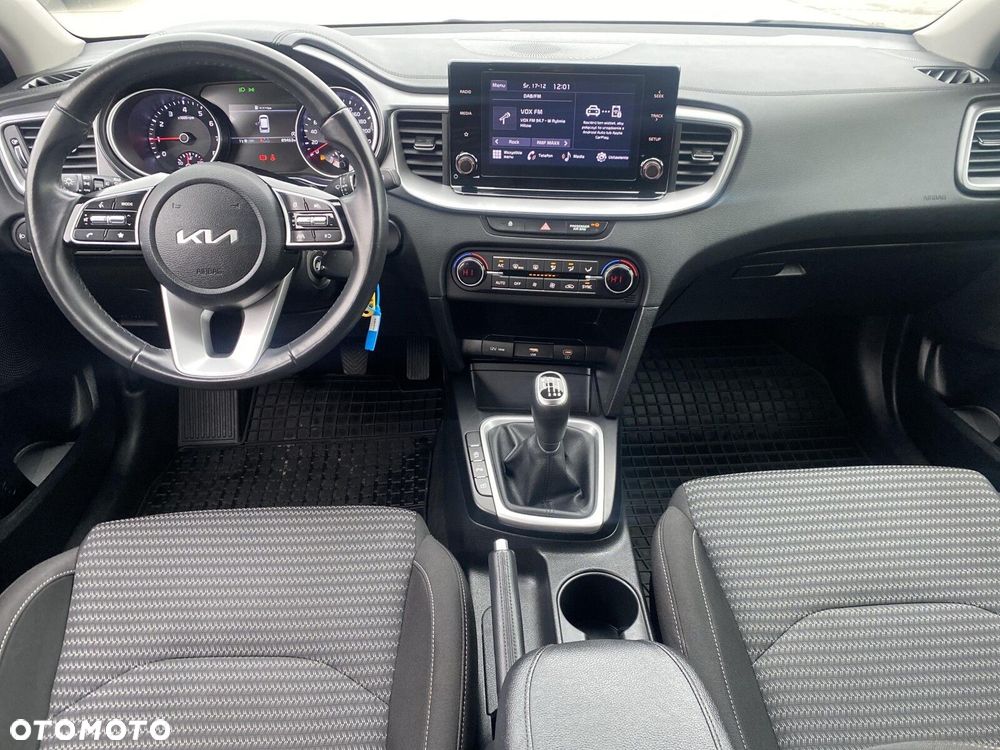 Kia Ceed - 11