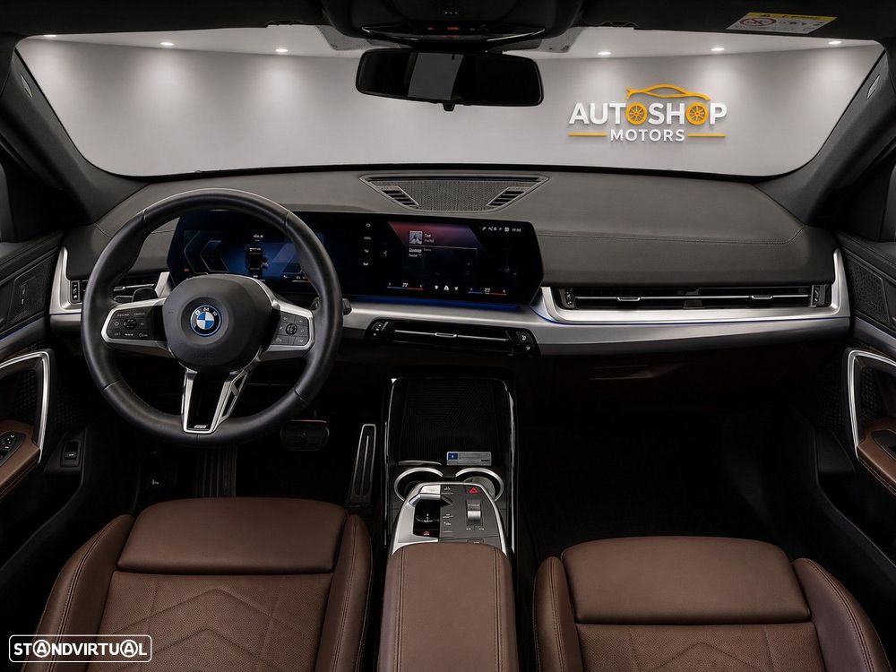 BMW iX2 eDrive20 Pack Desportivo M - 6