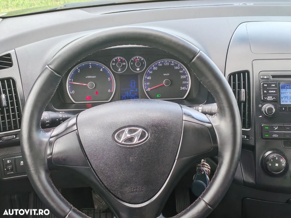 Hyundai i30 1.6 CRDi UEFA EURO 2012 Edition - 15