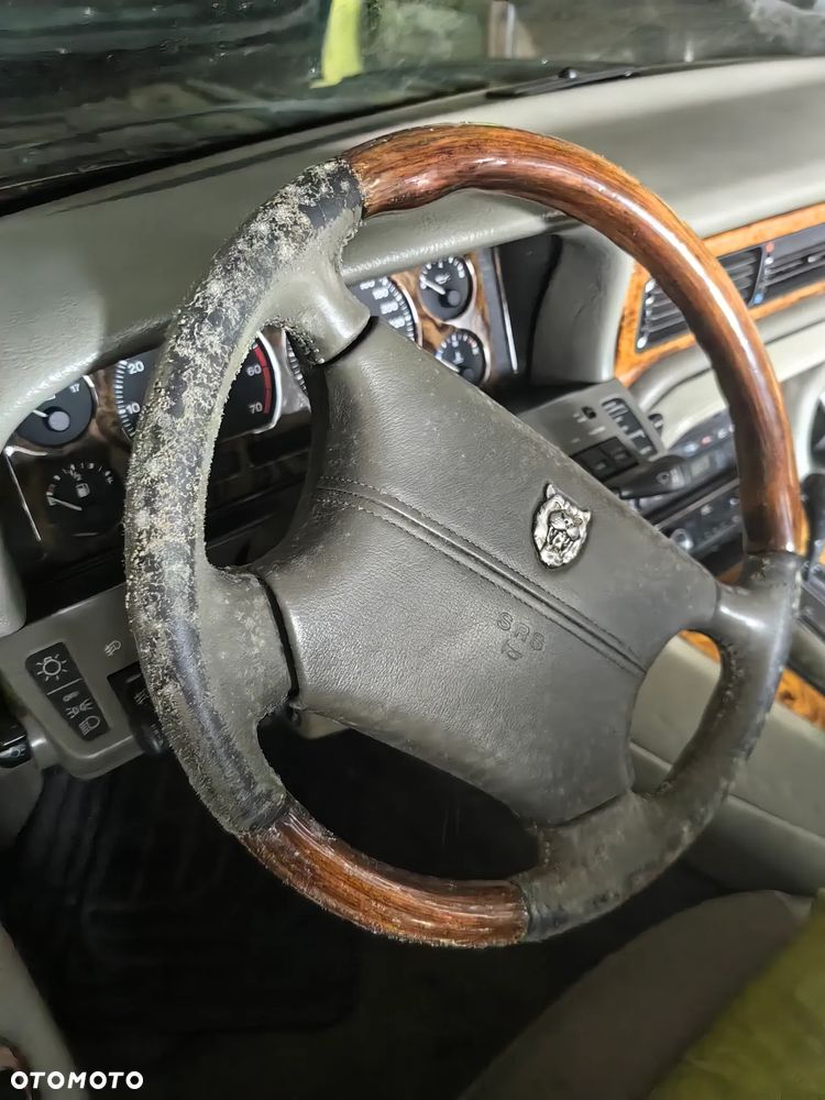 Jaguar XJ - 17