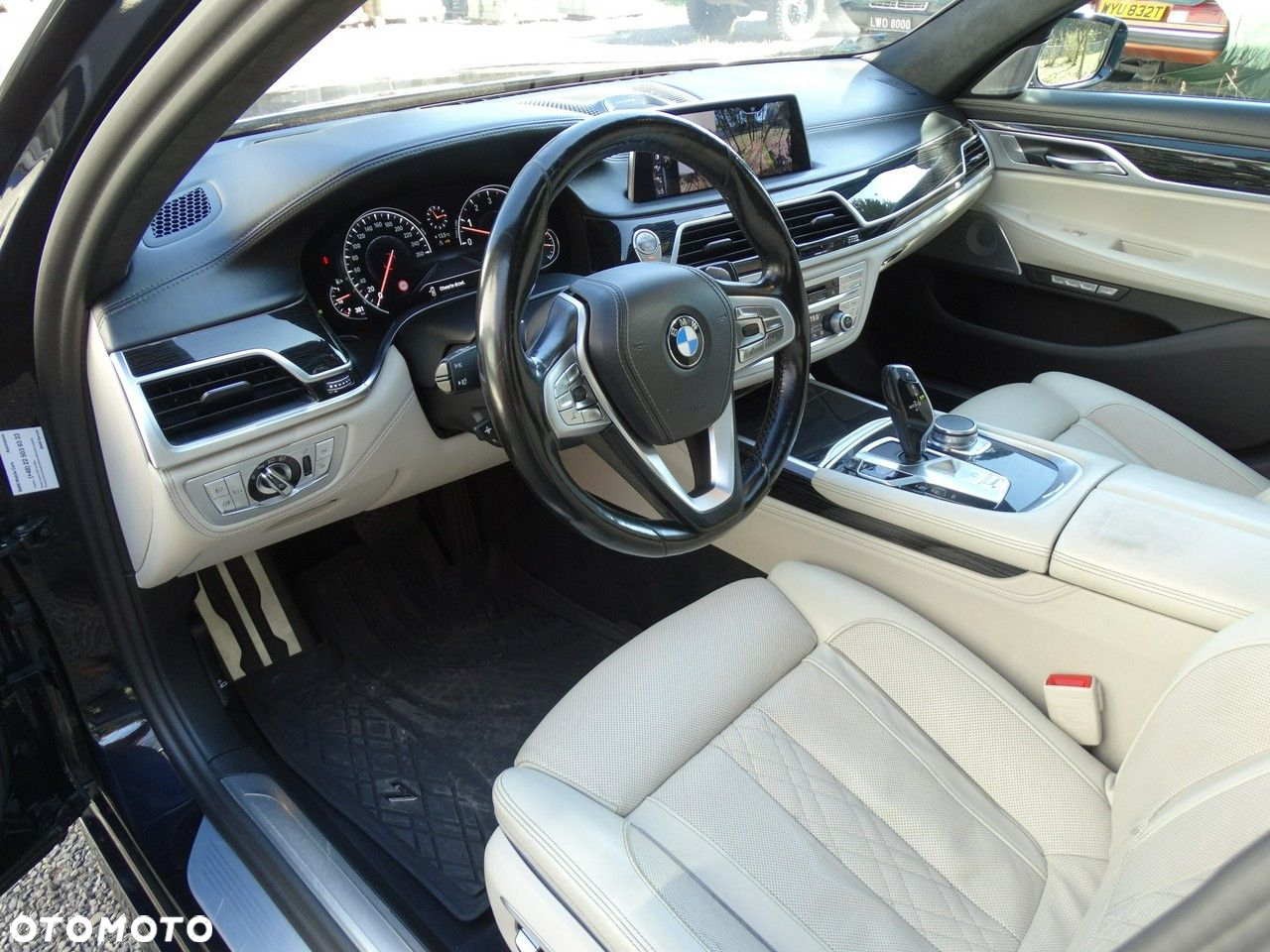 BMW Seria 7 750Li xDrive - 23