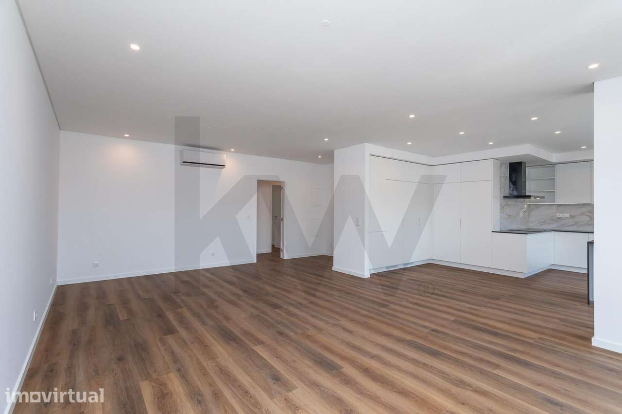 T4 Novo com 174 m2 | 2 Suites + 2 Estacionamentos | Caneças - Grande imagem: 3/53