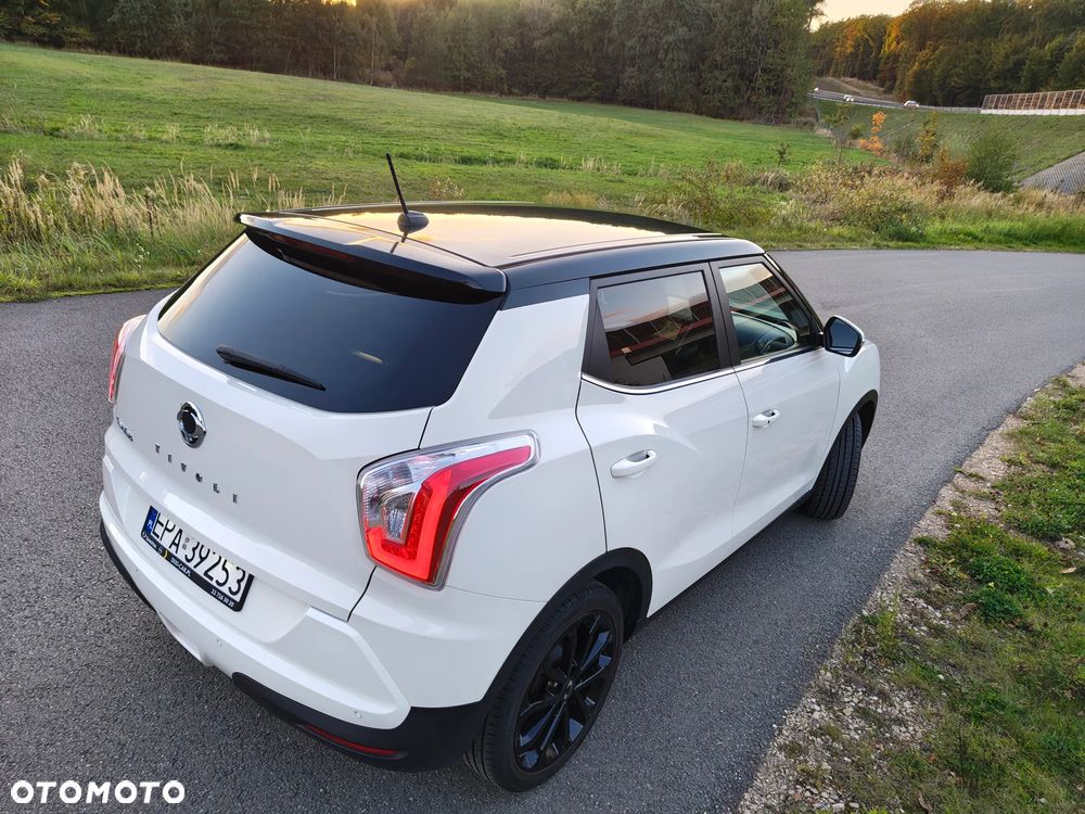 SsangYong/KGM Tivoli e-XGi 160 2WD Black+White - 8