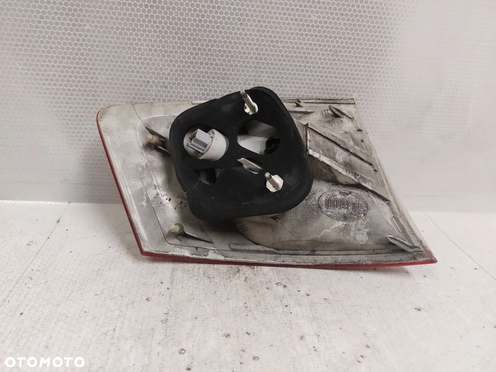 .  LAMPA TYL TYLNA PRAWA FORD KUGA MK1 - 6
