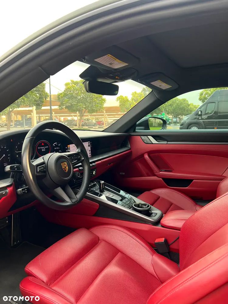 Porsche 911 Carrera 4 PDK - 4