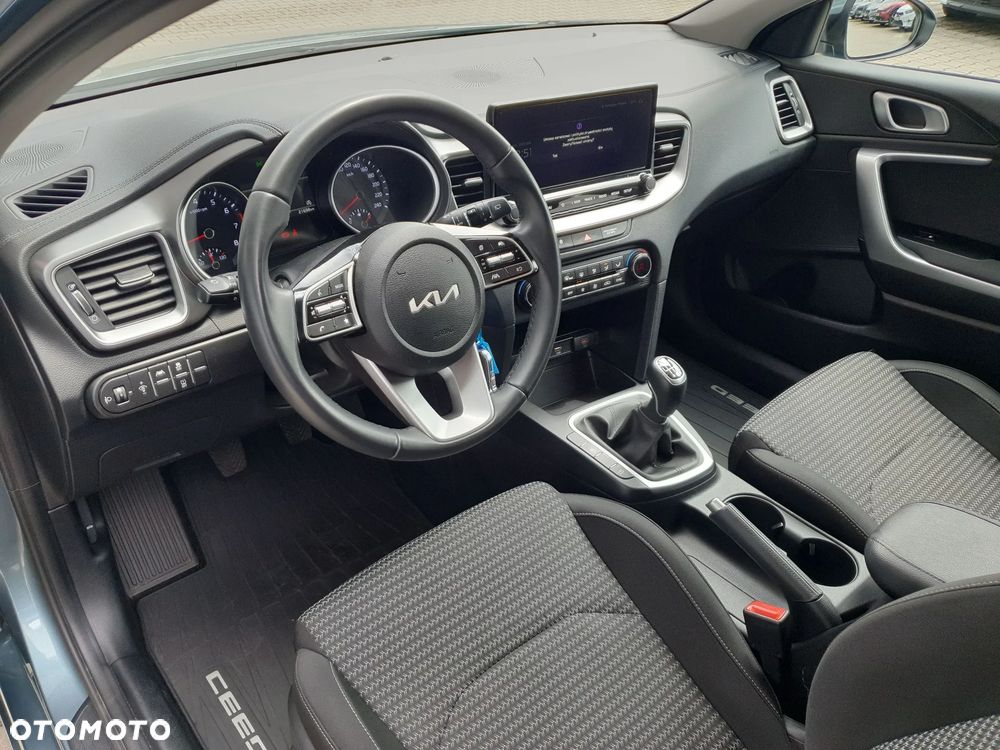 Kia Ceed 1.5 T-GDI M - 10